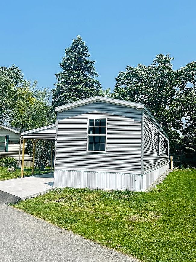 Photo of 10 Budd Ave, Clarence, NY