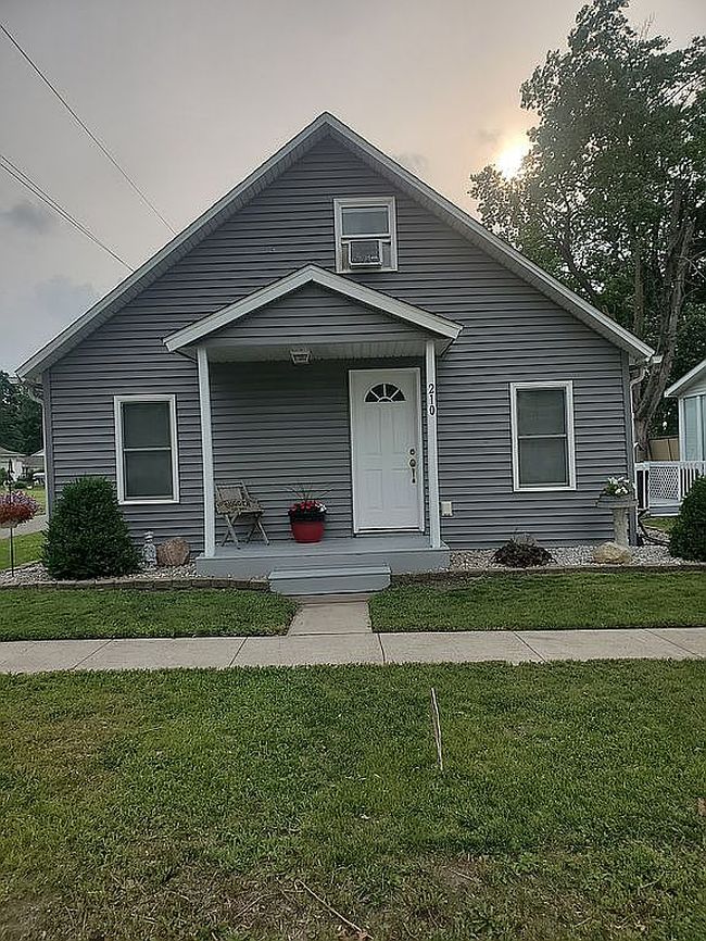 Photo of 210 N Jefferson St, Wayland, IA