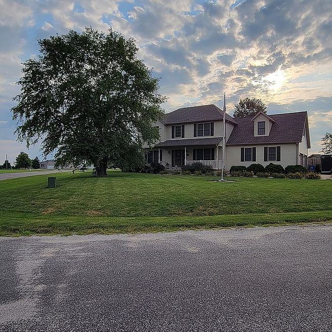 Photo of 124 Robin Dr, Macon, IL