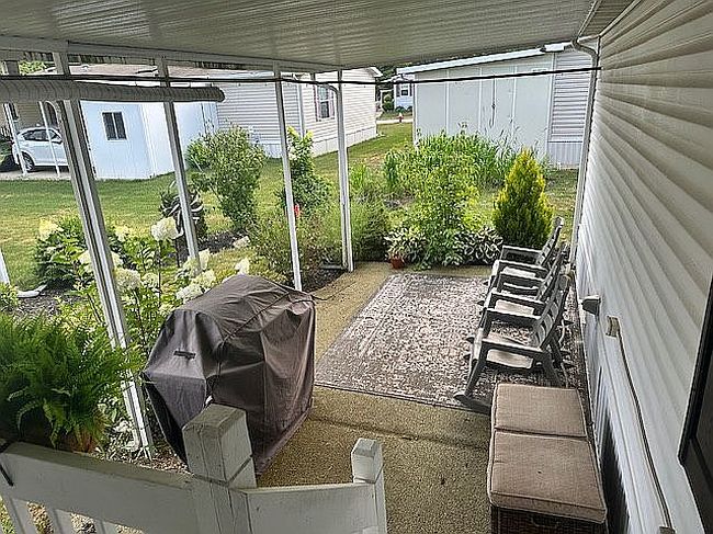 Photo of 8 Emerald Ln, Olmsted Falls, OH