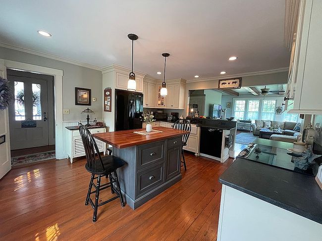 Photo of 216 North Rd, Candia, NH