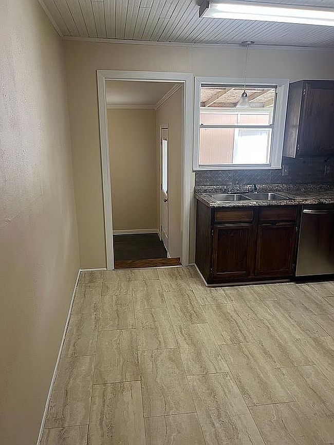 Photo of 2511 Avenue G, Nederland, TX