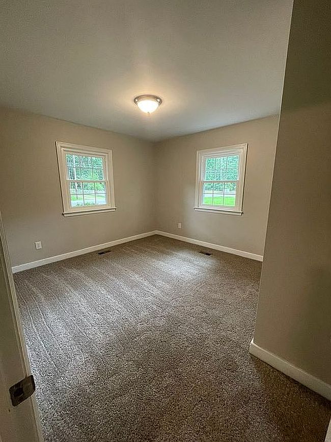 Photo of 313 Graydon Cir, Waverly, VA