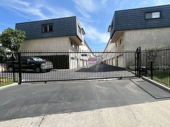 Image of 18550 Hatteras St