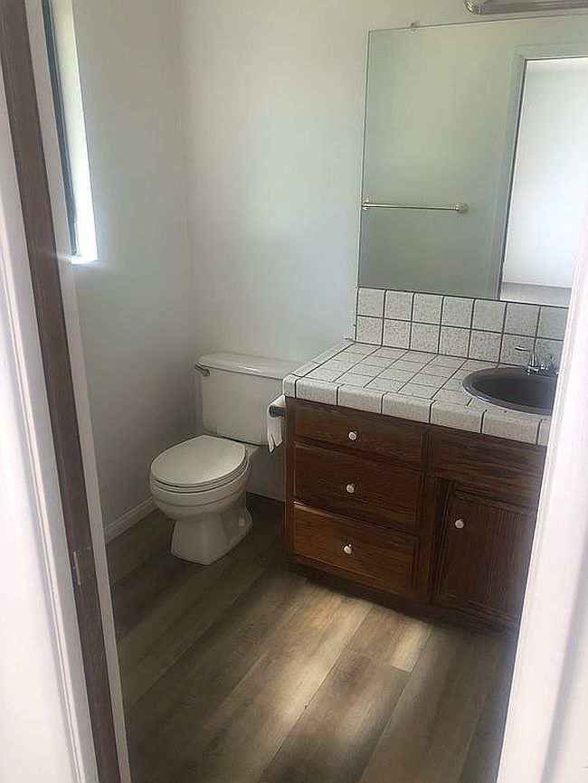 Photo of 453 E Warren Ave, Bakersfield, CA