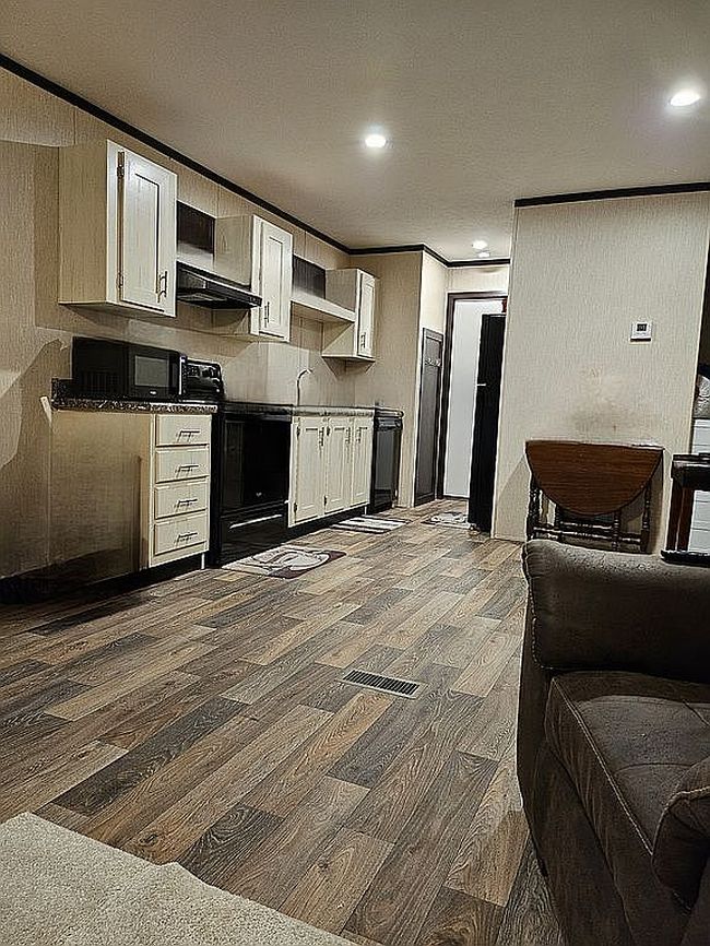 Additional photo 1 of property located at 126 2nd Eloise St