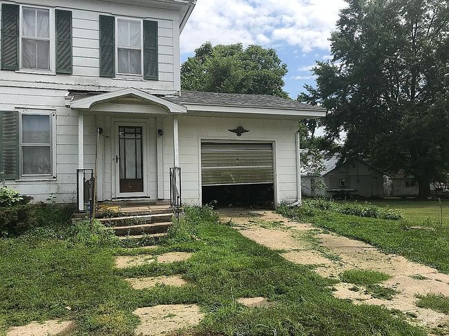 Photo of 306 Elm St, Farmington, IA