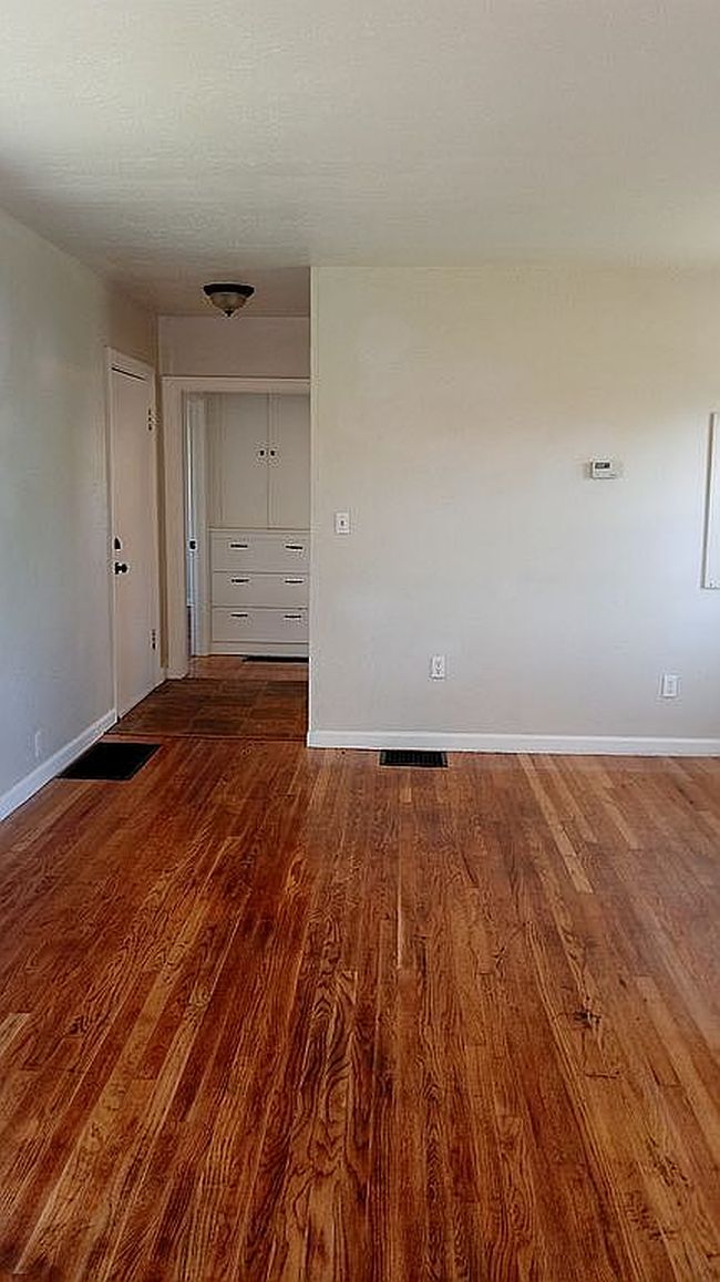 Image of 216 Solar St