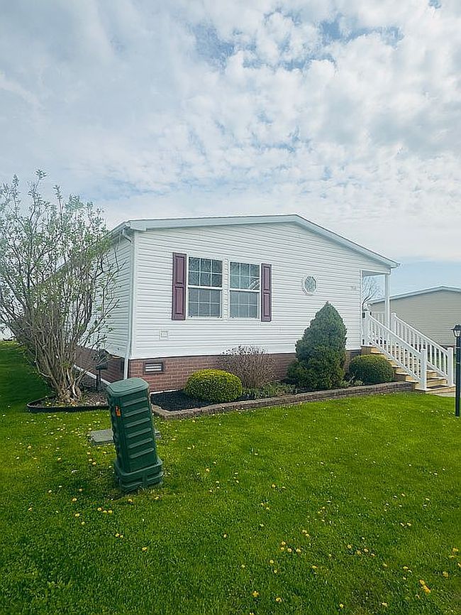 Photo of 9864 Tobermory Ave, Clarence, NY