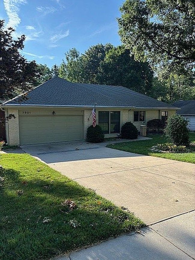 Image of 7921 Roe Ave