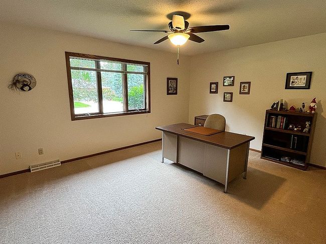 Photo of 713 Clover Ln, Storm Lake, IA