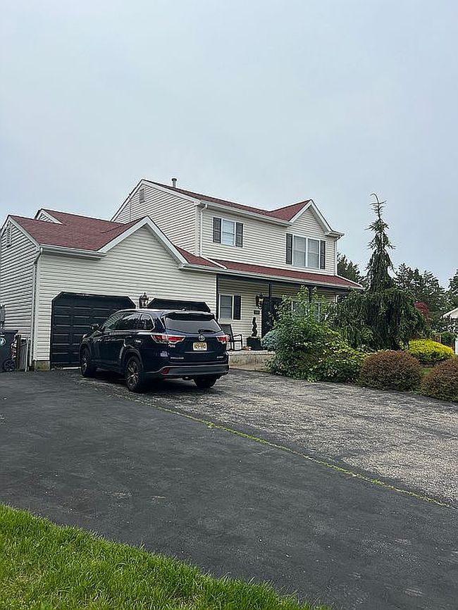 Photo of 1656 Ferro Ln, Toms River, NJ