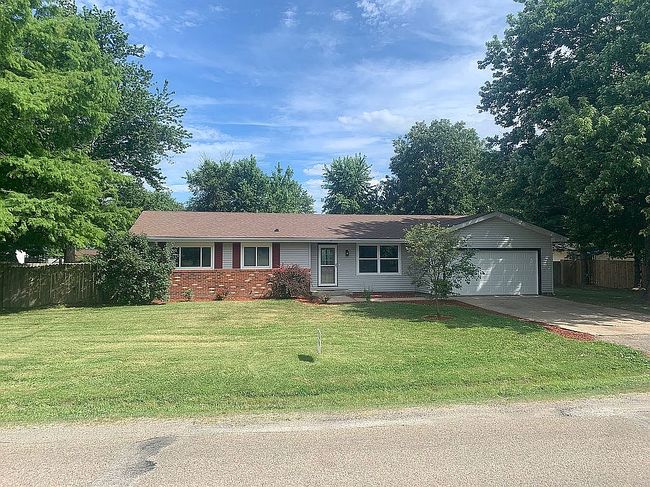 Photo of 806 N Springfield Rd, Athens, IL