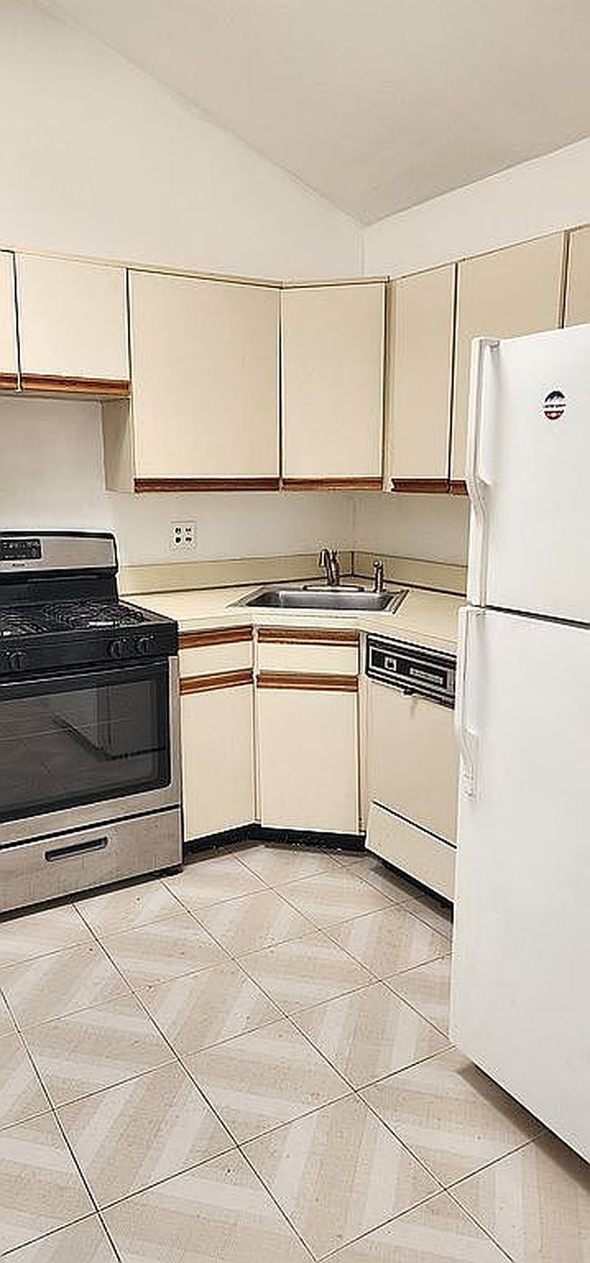 Photo of 1105 E 72nd St #3C, Brooklyn, NY