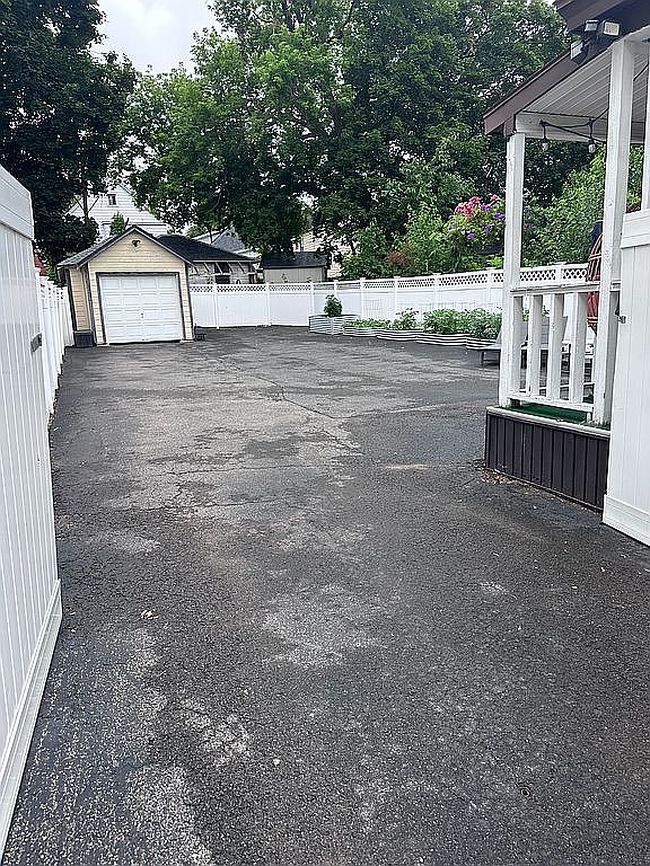 Photo of 835 Thompson St, Schenectady, NY