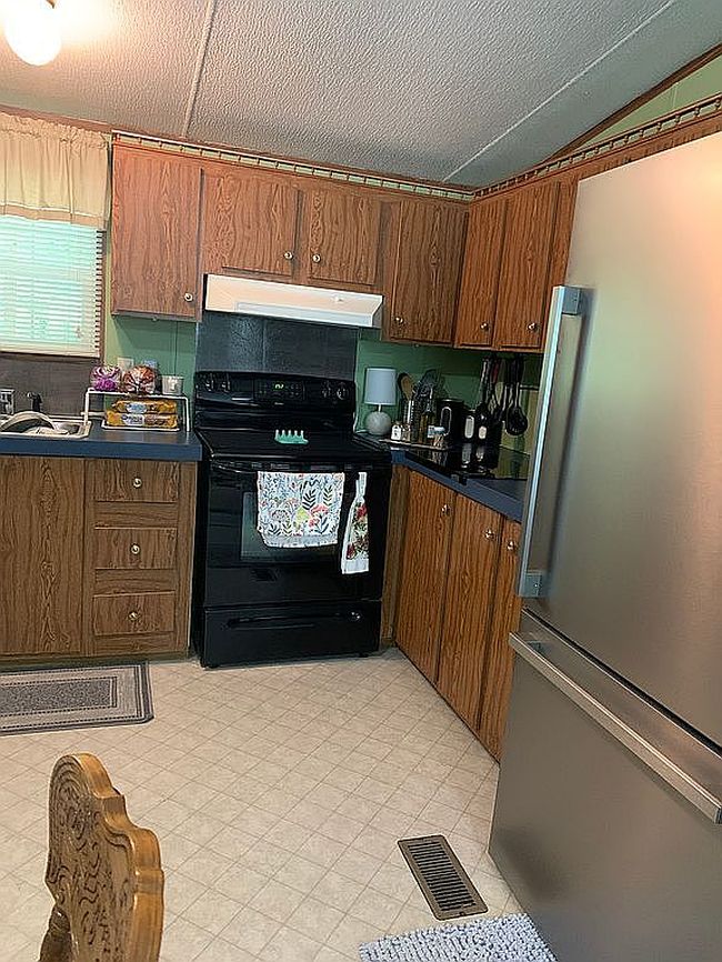 Image of 121 Souleyret Ln
