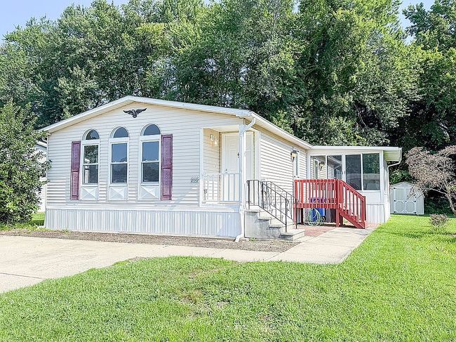 Photo of 252 N Pond Dr, Mount Laurel, NJ