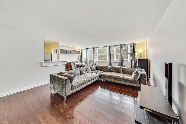 Photo of 6301 N Sheridan Rd Apt 20E, Chicago, IL