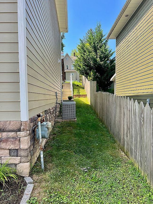Photo of 521 Grove St, Morgantown, WV