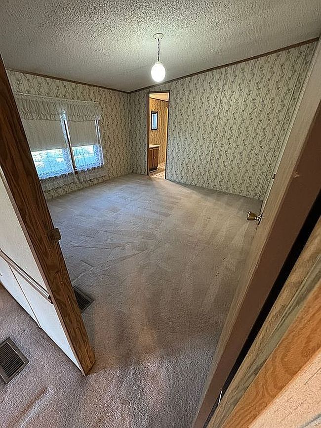 Image of 152 Golden Pond Est