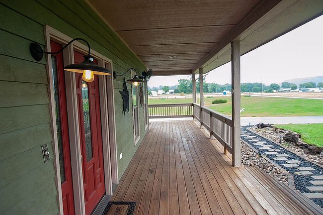 Photo of 4605 Stoneview Dr, Charlestown, IN