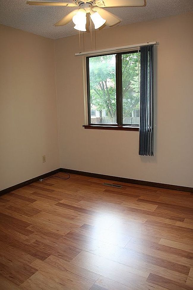 Photo of 926 Breezewood Cir, Altoona, IA
