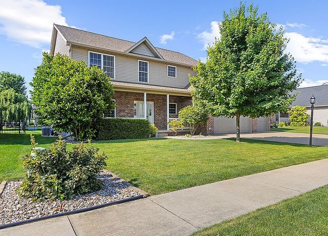 Photo of 1412 Aspen Dr, Washington, IL