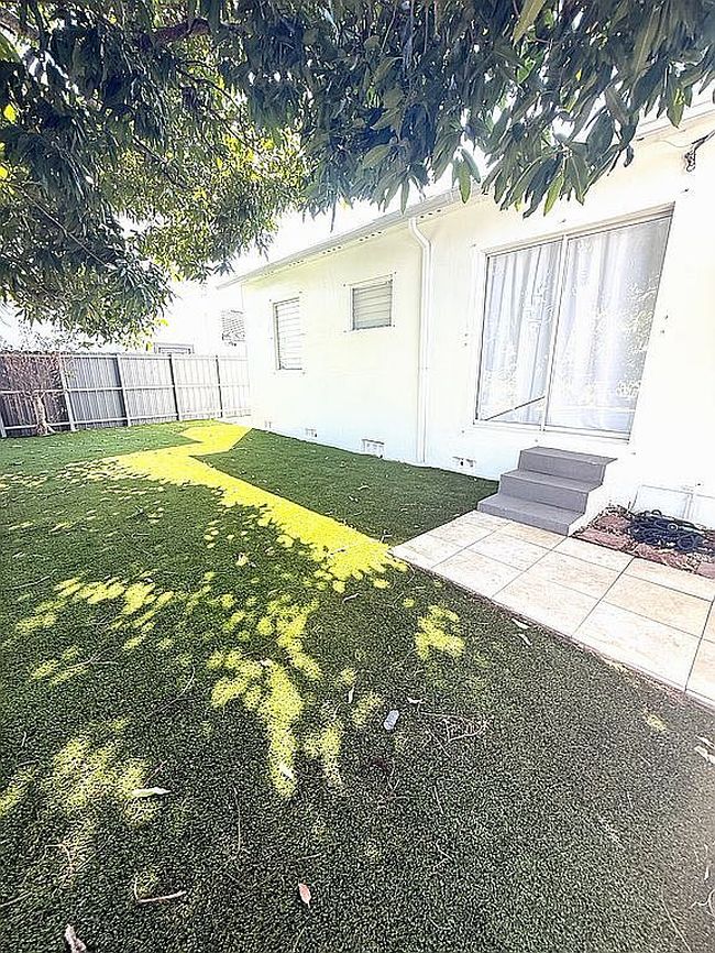 Image of 335 W 60th St