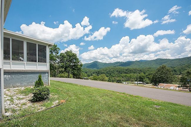 Photo of 74 N Topaz St, Franklin, NC