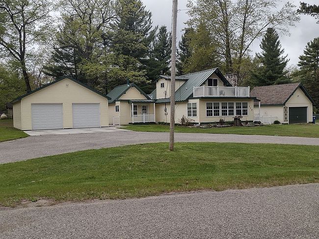 117 Vienna Ct, Houghton Lake, MI