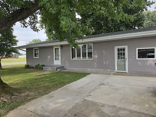 Photo of 515 S 6th St, Elkville, IL