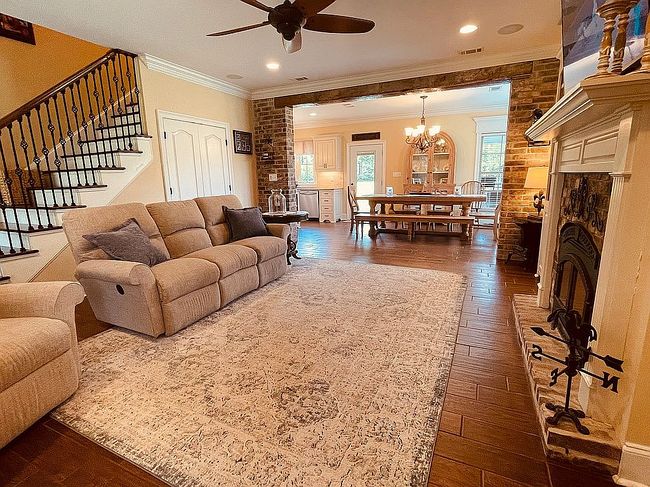 Image of 1049 Midway Rd