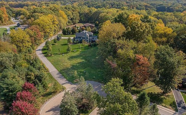 Photo of 2400 Throughwoods Dr, Valparaiso, IN