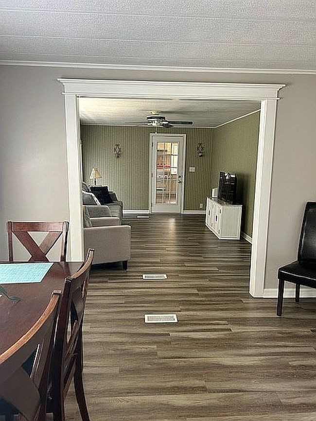 Image of 143 E Caribbean
