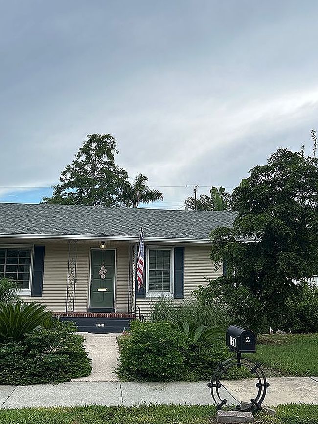 Photo of 121 24th St W, Bradenton, FL