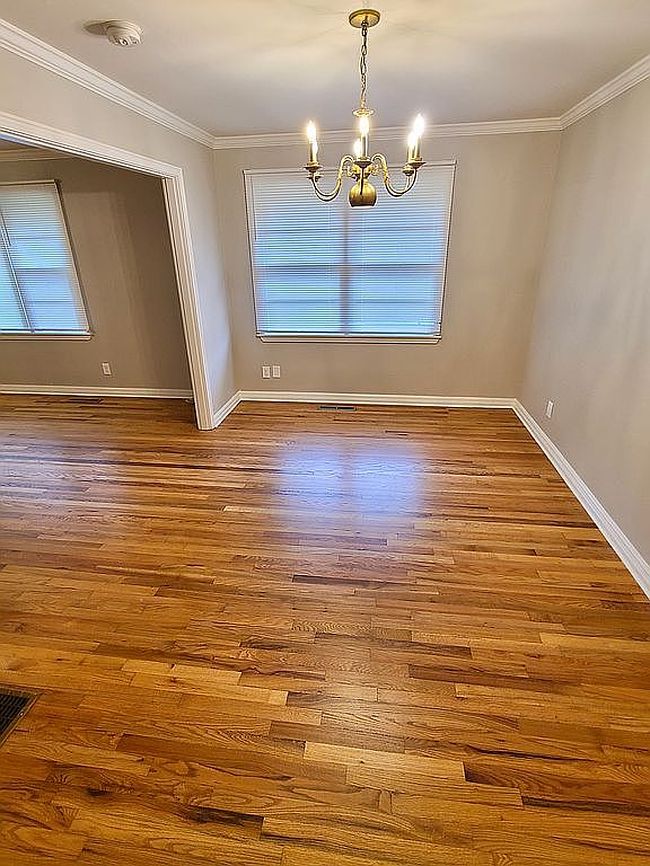 Additional photo 2 of property located at 1404 Elmwood Dr Se