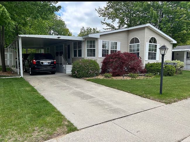 Photo of 1662 Goldenrod, Saginaw, MI