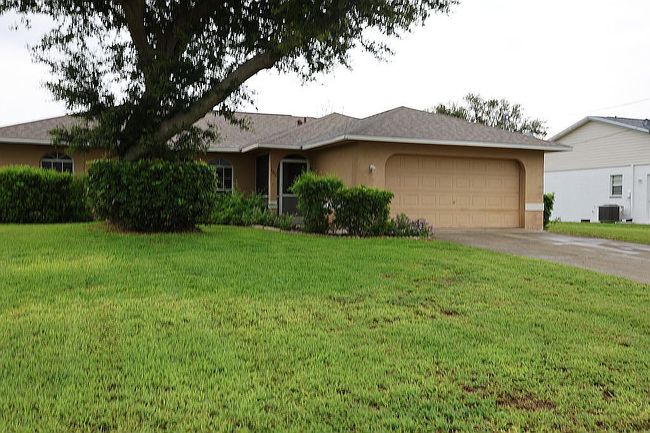 Photo of 1213 Se 12th Ln, Cape Coral, FL