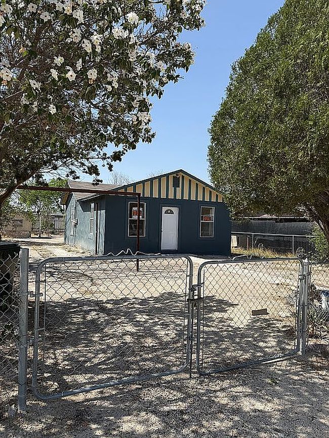 Image of 612 E Garza St