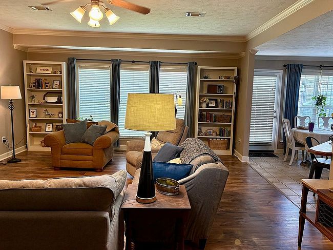 Preview of property located at 2240 Desha Dr