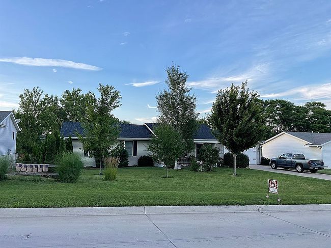 Photo of 1714 Neil Dr, Pella, IA