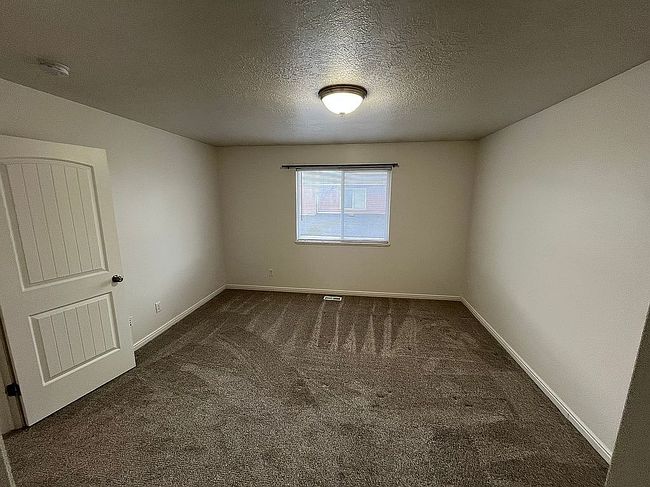 Image of 1490 N 462 W #104