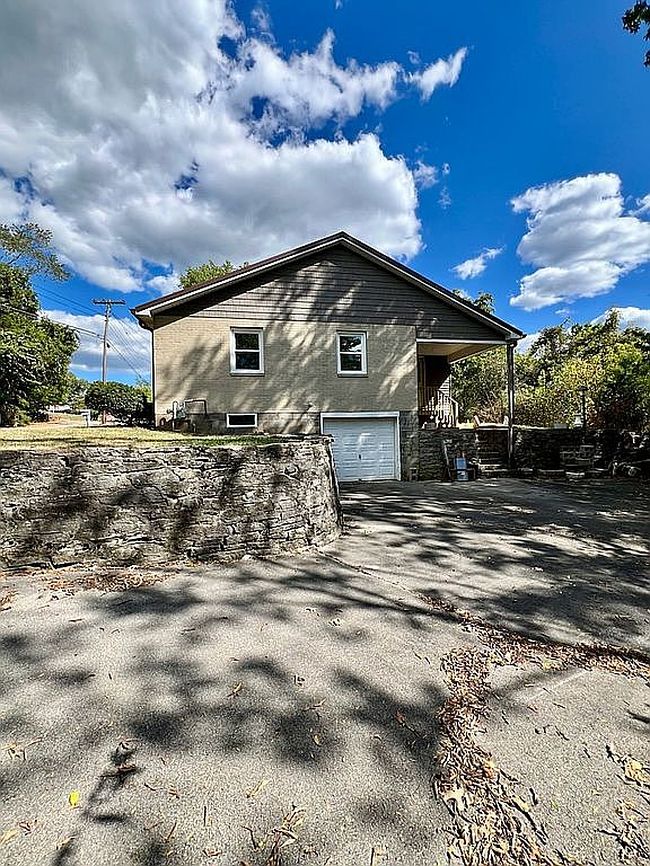 Additional photo 2 of property located at 609 Legion Park Rd