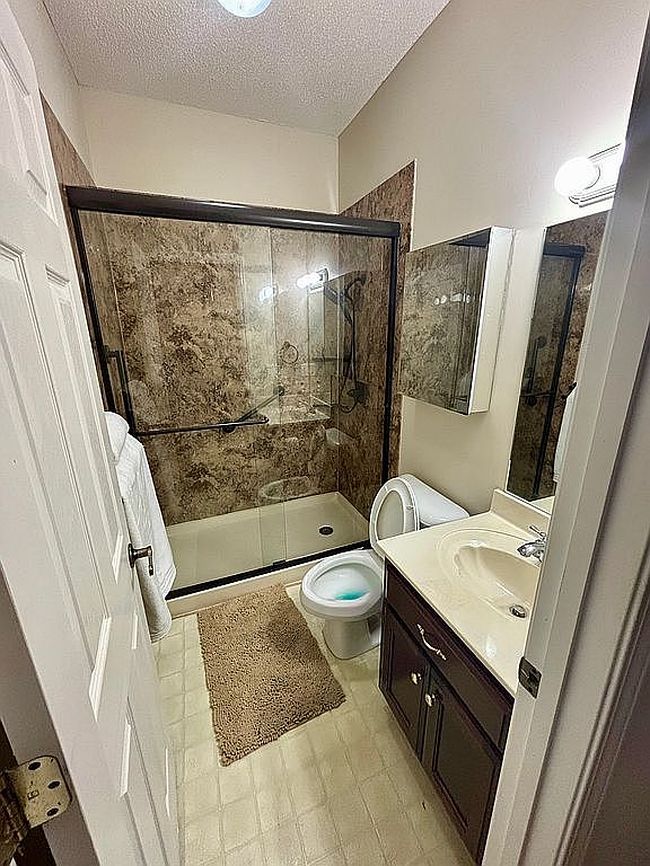 Additional photo 3 of property located at 952 Martin Cir