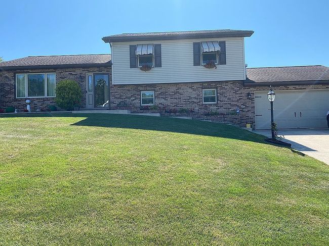 Photo of 212 Greenbriar Rd, Lewistown, PA