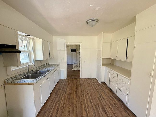 Image of 3250 Oak Forest Dr