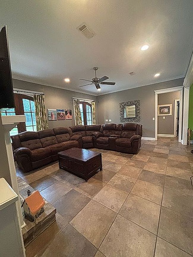 Photo of 19 E Cadbury Ln, Hattiesburg, MS