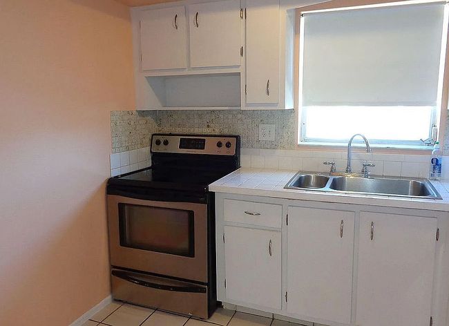 Image of 2683 Emory Dr W Apt H