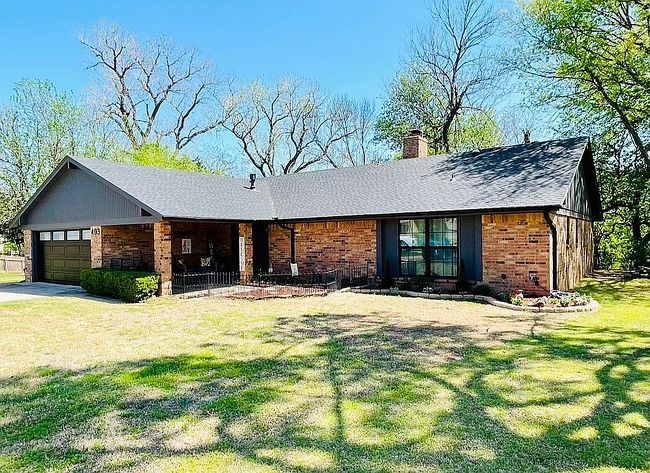 Image of 403 Piney Oak Dr