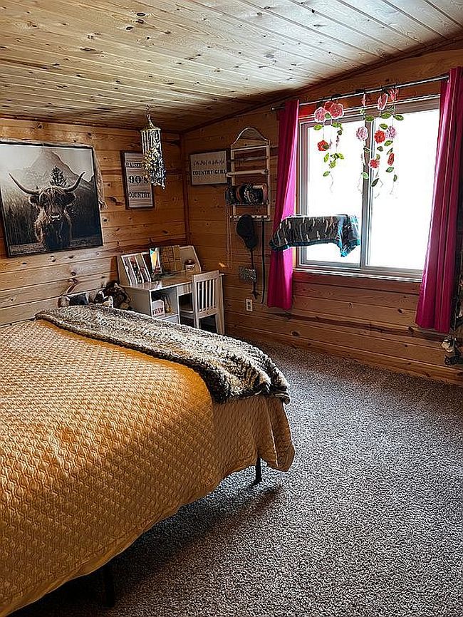 Additional photo 3 of property located at 611 Oakwood Dr